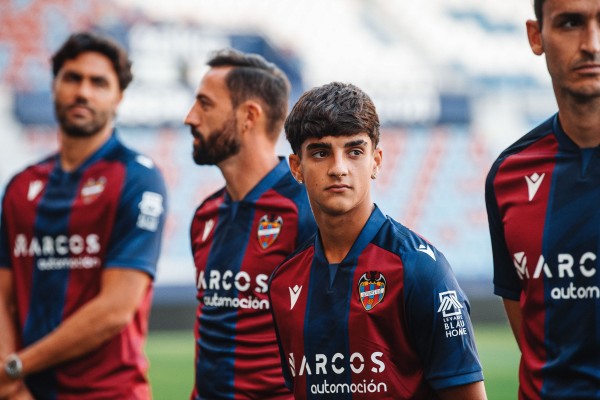 Danvila inyecta 1 millón en el Levante para inscribir a Pastor y Víctor Fernández
