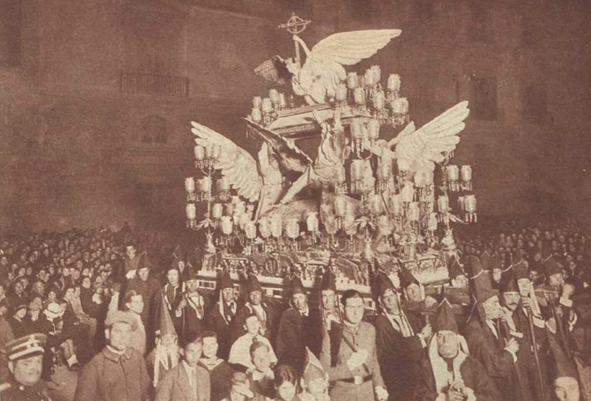 Procesionando desde la Catedral de Murcia (1939-2025)