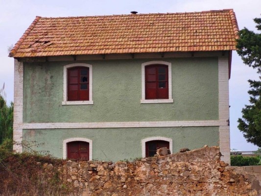 Adif saca a subasta pública dos inmuebles en Meliana y uno en Tavernes de la Valldigna


