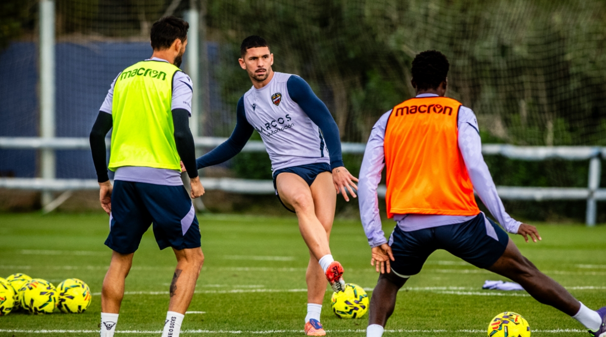 La afición del Levante marchará junta hasta Mestalla desde el Ciutat de València