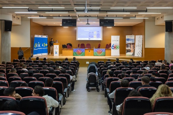 La UJI acoge la graduación de los programas Kumpania para la mejora socioeducativa gitana de Castellón