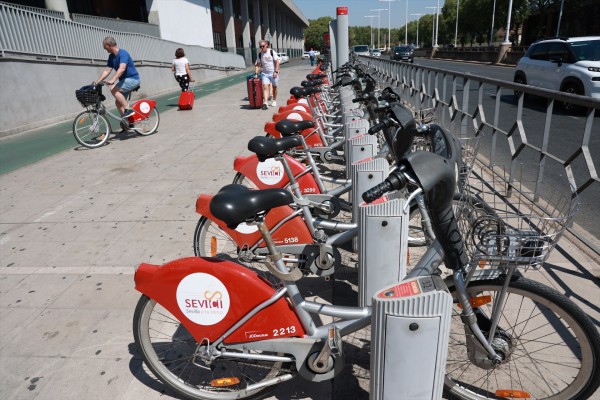 Sánchez anuncia una inversión de 40 millones de euros para promover el uso de la bicicleta

