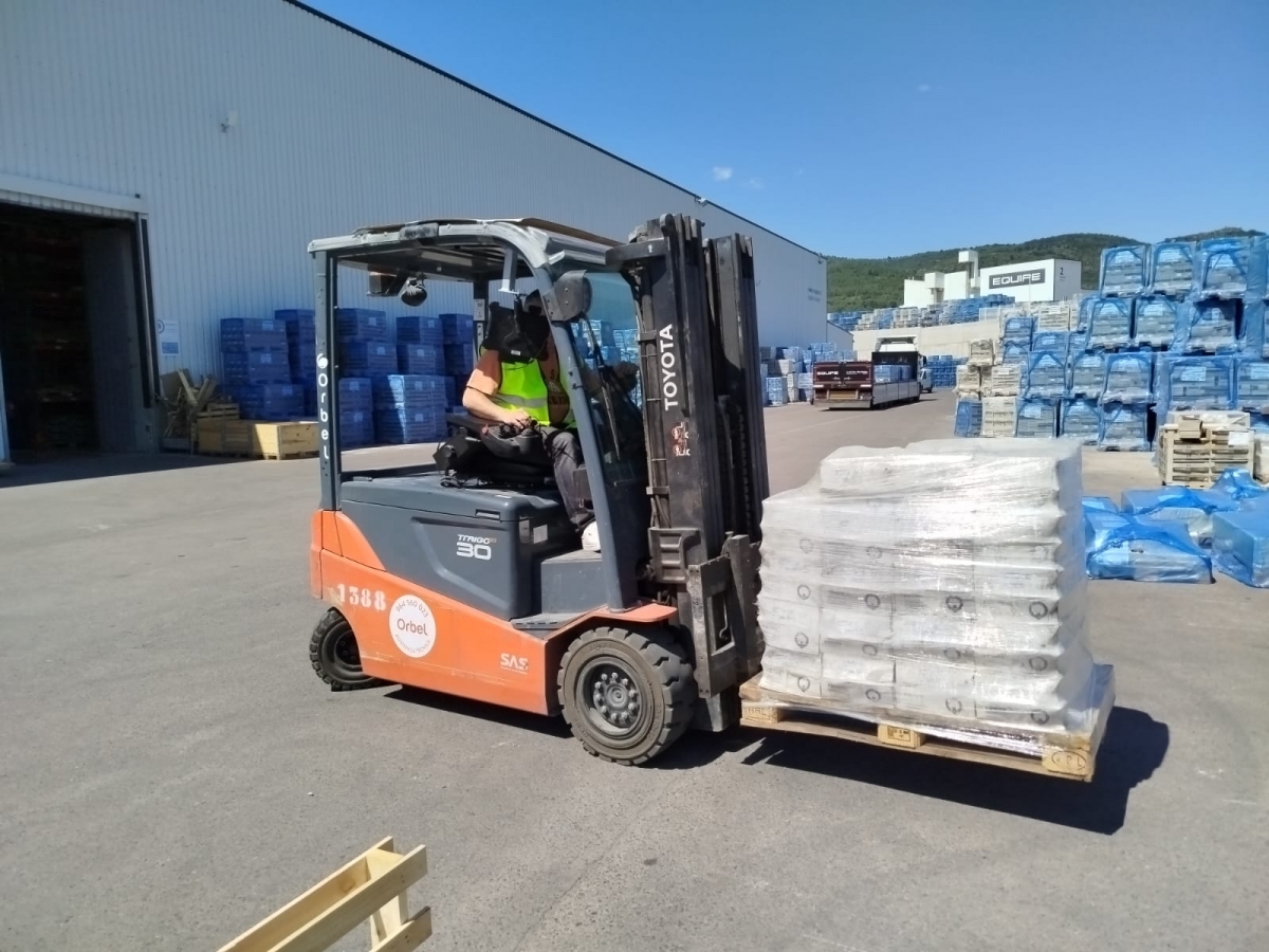 Equipe Cerámicas refuerza la seguridad laboral con una formación especializada para operarios en el manejo de carretillas y transpaletas