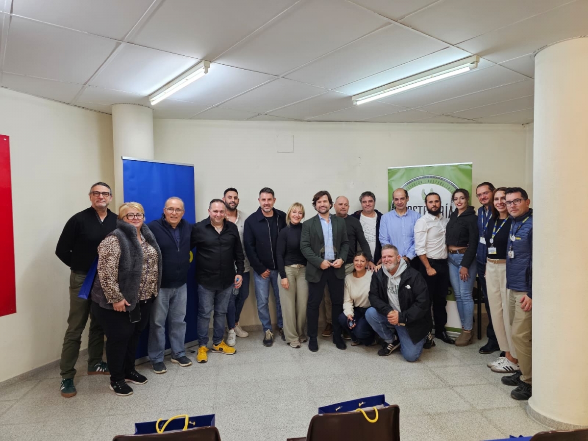 La Asamblea de Hostelería Elche aborda la subida de costes apostando por la profesionalización 