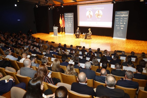 El mundo económico y empresarial de la Región se vuelca con 'Murcia Plaza' en 'Tierra de Empresas'