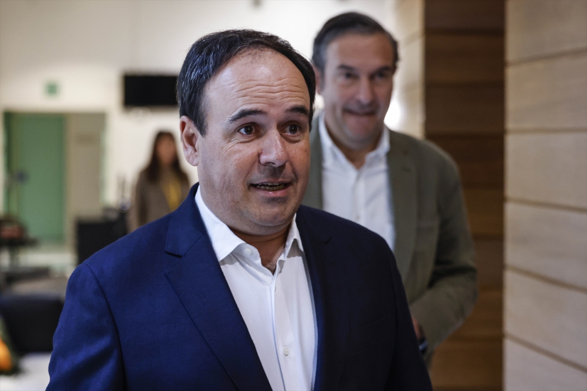 'Génova' sopesa que Pérez Llorca tome las riendas del PPCV a principios de 2026 y pospone el congreso regional