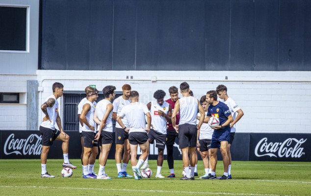 Baraja recupera a los internacionales y completa con el filial ante la ausencia de Almeida
