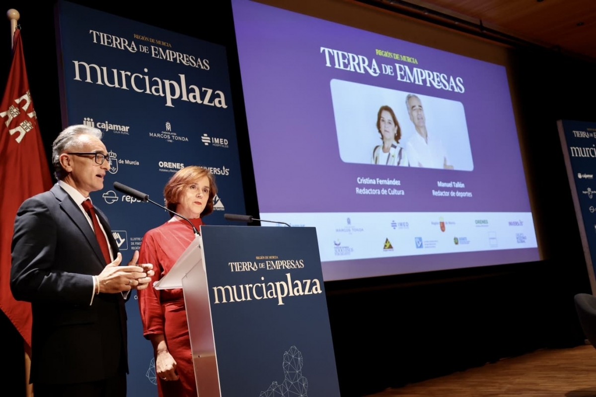 Manuel Tallón y Cristina Fernández, conductores del evento Tierra de Empresas. - Foto: CPM IMAGEN/PSVFOTO Manuel Tallón y Cristina Fernández, conductores del evento Tierra de Empresas.