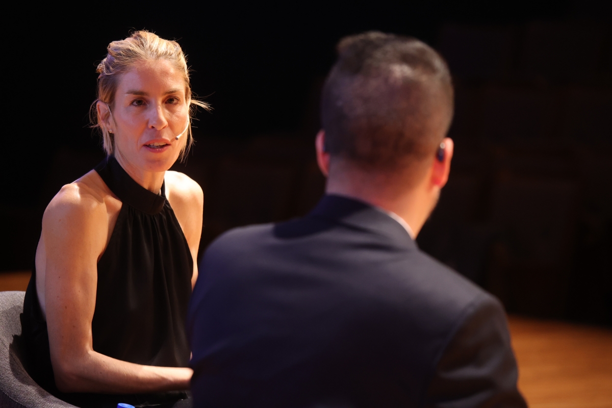 Elena Congost durante la entrevista con Francisco Valero.