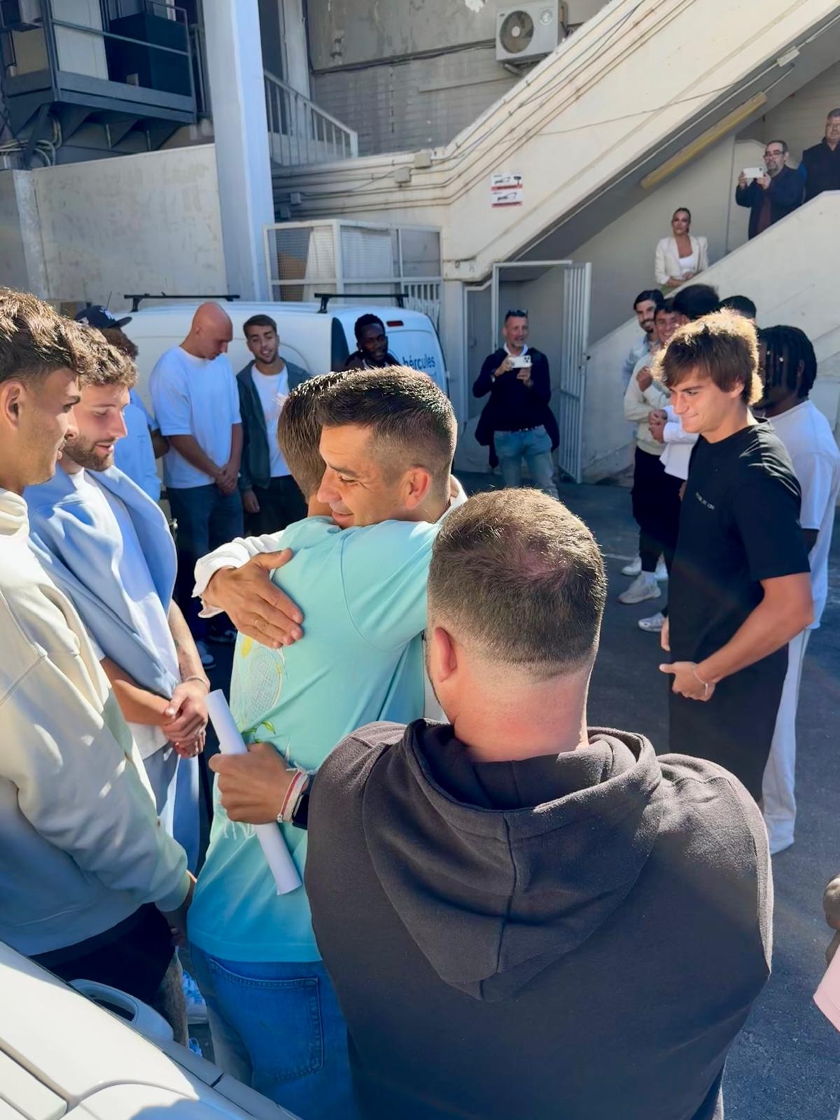 Los jugadores se despiden de su técnico - Foto: PLAZA Los jugadores se despiden de su técnico