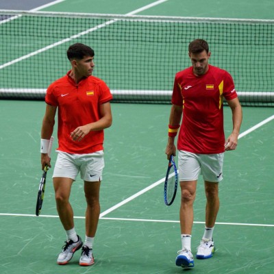 España hace pleno y vence por 3-0 a la República Checa