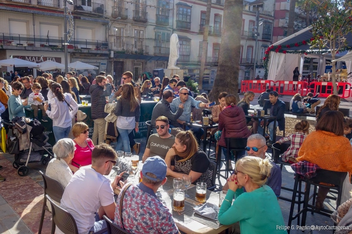 Hostecar cierra la tramitación de 13 barras exteriores, la mayoría en el centro de la ciudad, para Tardebuena y Tardevieja en Cartagena