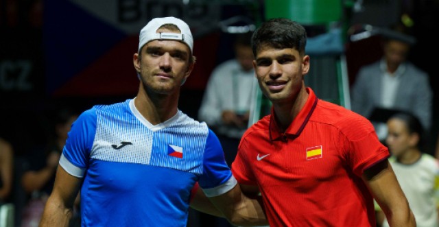 Carlos Alcaraz confirma el primer punto de España en la Copa Davis