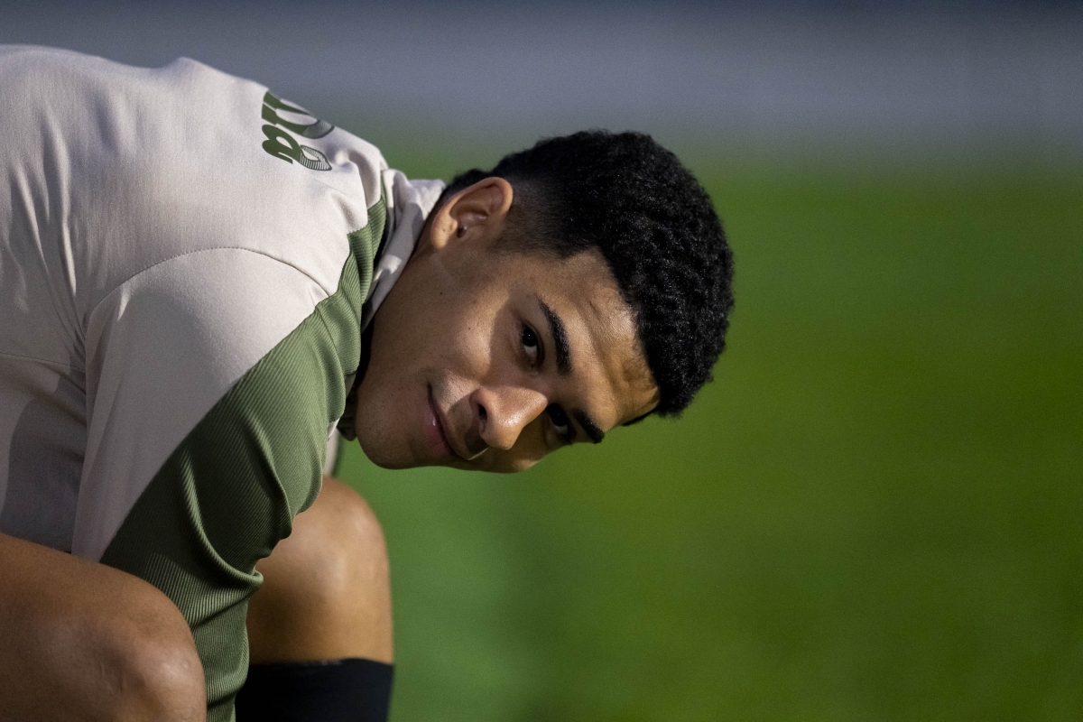 Santiago Mouriño, lateral uruguayo del Villarreal, entrenando con el equipo.