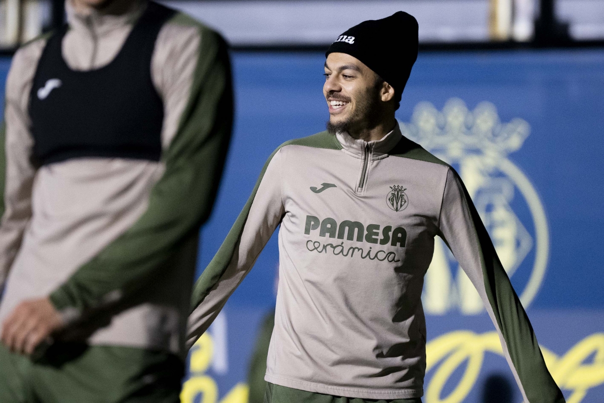 Mikautadze, delantero centro del Submarino, aparentemente recuperado y trabajando con el equipo.