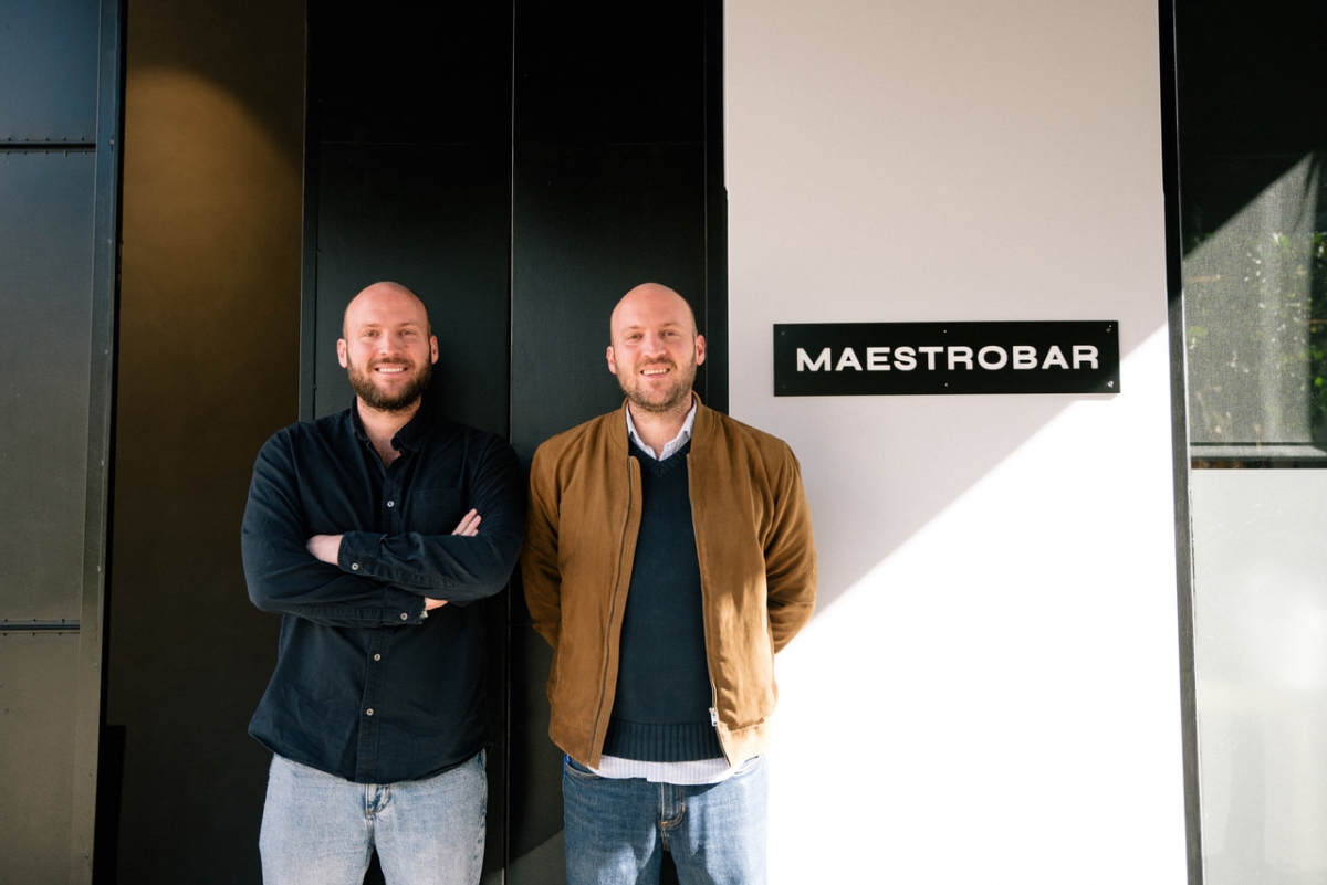 Atraco Hedonista a...  los hermanos Gómez (Maestro bar)