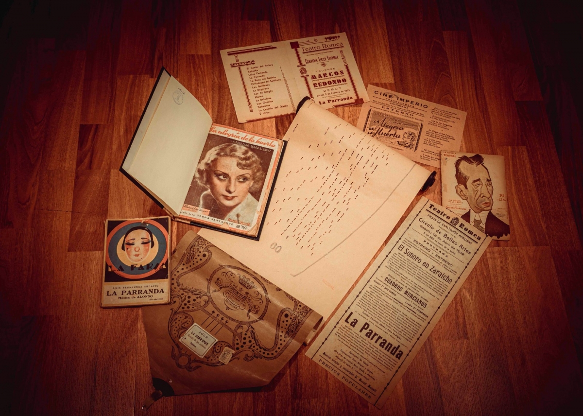 Rollos de pianola de dos zarzuelas 'murcianas' transportan a la Biblioteca Regional a otros tiempos