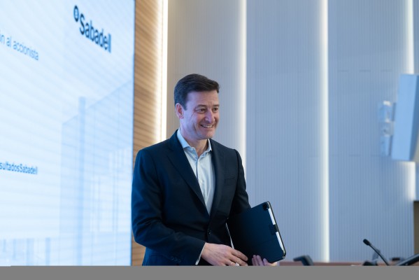 Sabadell señala ante inversores que podría distribuir más de los 2.900 millones anunciados por un mayor retorno