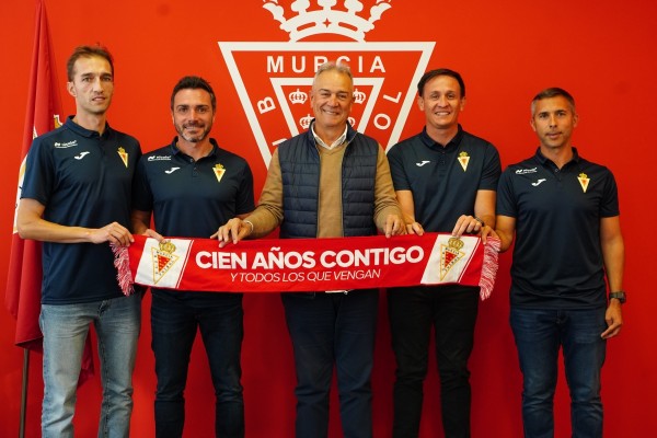 Colunga, ratificado como entrenador del Murcia, tendrá como ayudantes a Rafa López y Santos Valero