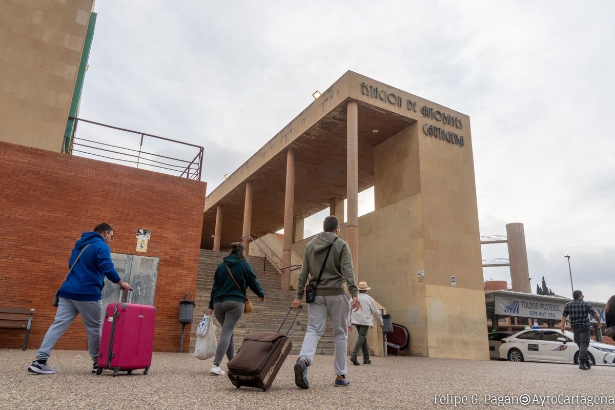 Cartagena reordena la Estación de Autobuses: nuevo vestíbulo, aseos renovados y acceso más sencillo