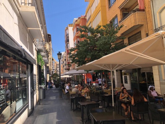 Las incógnitas sobre las ZAS de Alicante: ¿trasvase de clientes a otras calles, multas, freno al ruido?