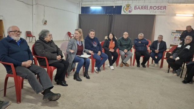 El Ayuntamiento de Vila-real explica a los vecinos del Roser la tasa de residuos y resuelve sus dudas