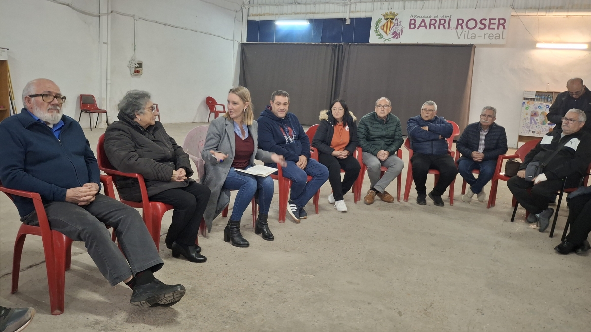 El Ayuntamiento de Vila-real explica a los vecinos del Roser la tasa de residuos y resuelve sus dudas