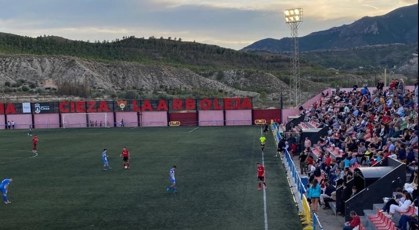 Imagen de un partido del Cieza en La Arboleja. - Foto: CDC