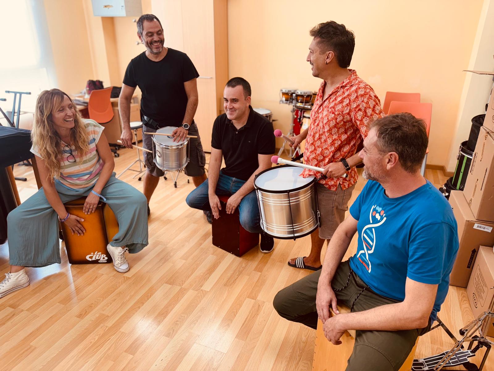 Burriana amplía su oferta formativa musical con clases grupales de Batucada y Cajón Flamenco