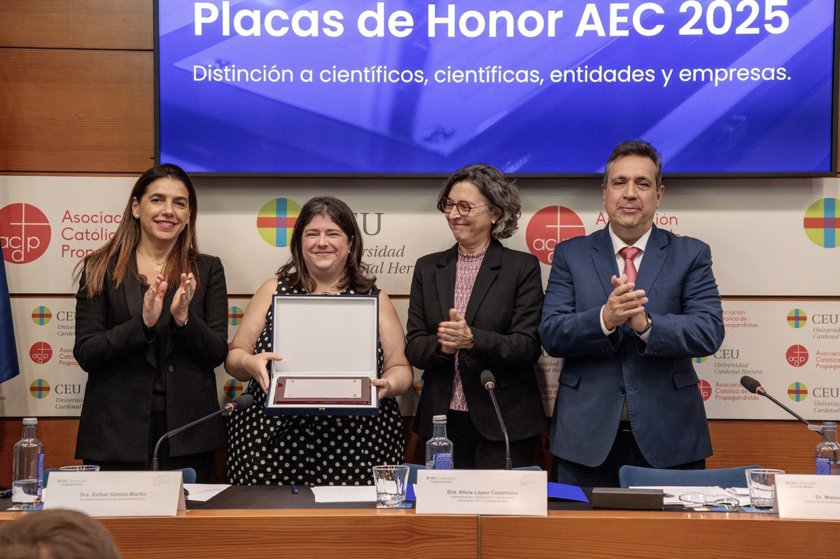 La profesora de la CEU UCH Nuria Quiles, Premio Joven Investigadora de la Asociación Española de Científicos