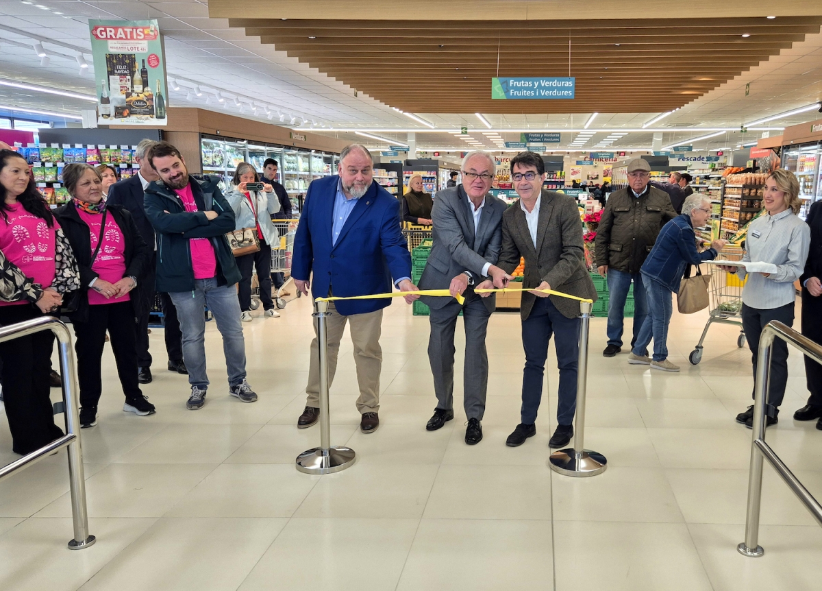 El momento del corte de la cinta, inaugurando la reapertura. - El momento del corte de la cinta, inaugurando la reapertura.