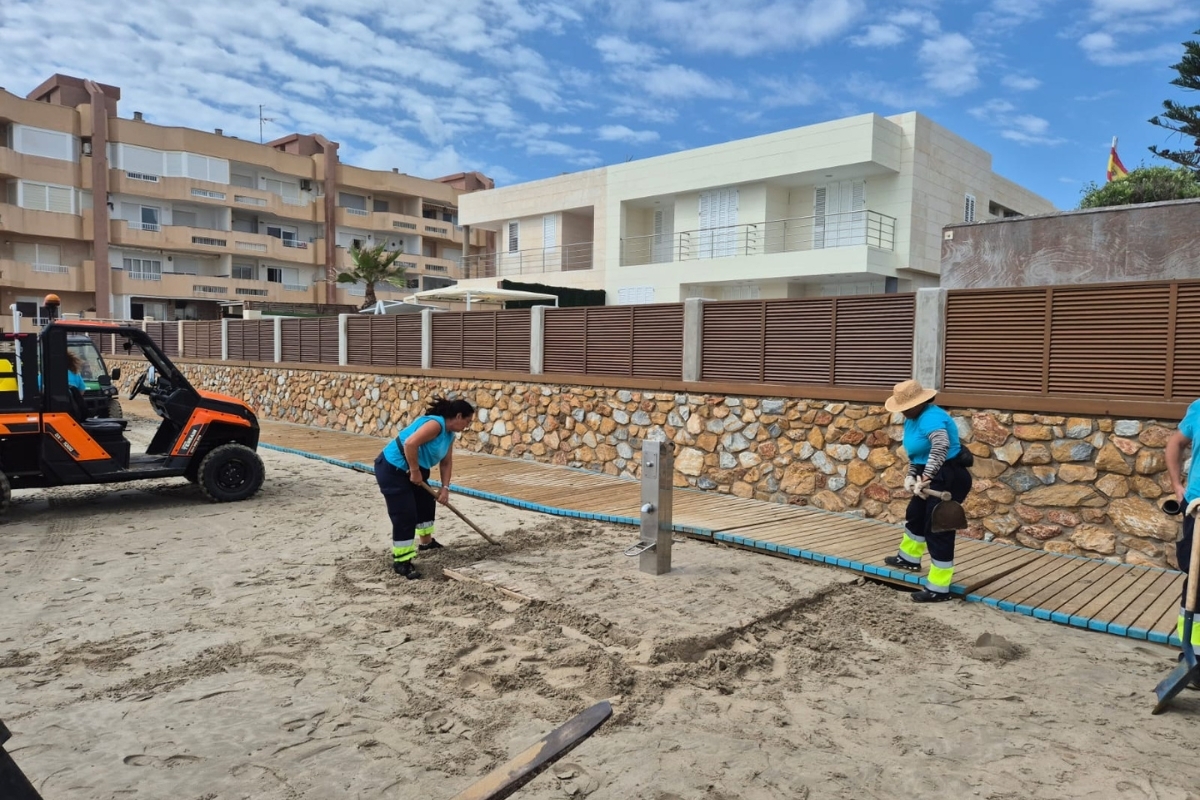 Un nuevo sistema de drenaje en playas de Cartagena reducirá escorrentías y la presencia de avispas