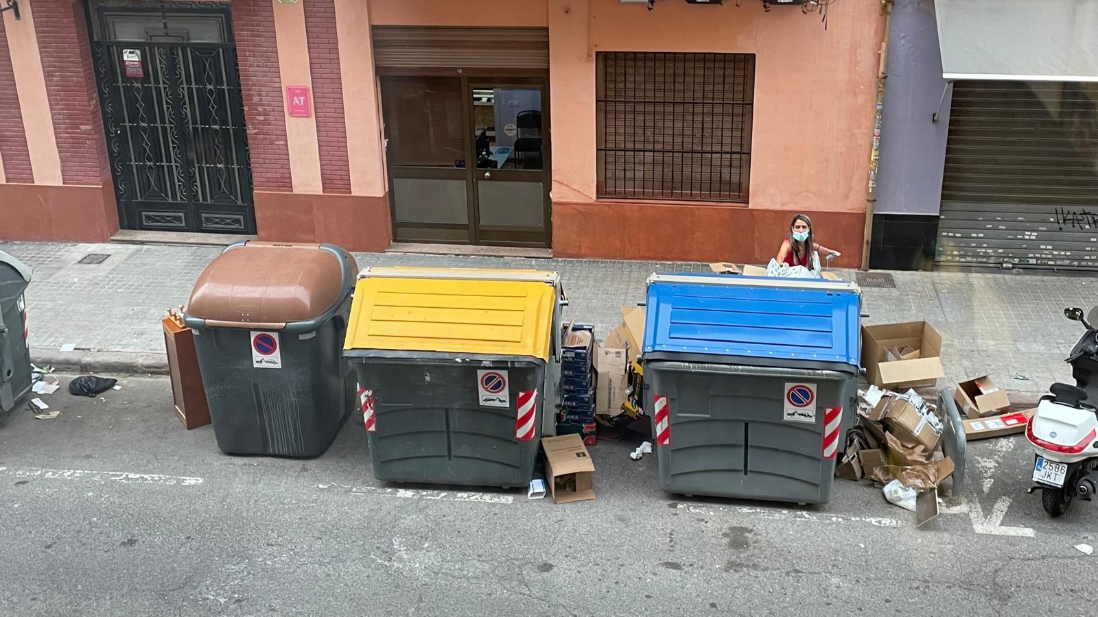 ¿De qué 'se quejan' los vecinos de València? Limpieza, baches, policía o movilidad lideran las peticiones al Ayuntamiento