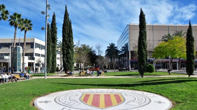 Benidorm concede 2.240 euros en ayudas para costear el transporte de universitarios a sus campus