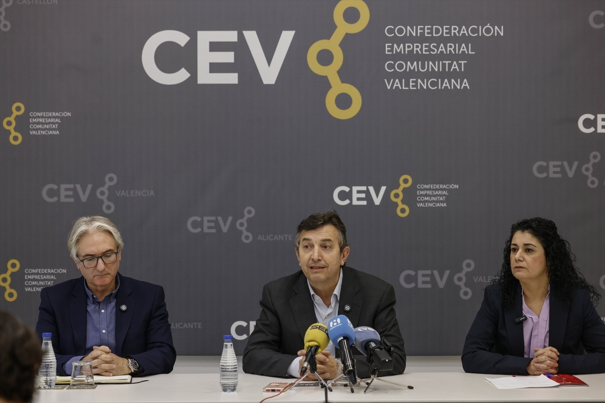 La CEV y sindicatos reivindican el papel del diálogo social en los presupuestos