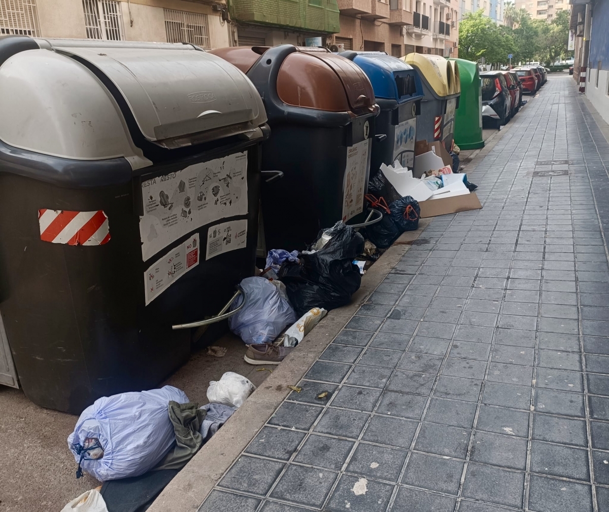Hasta 1.500 euros por tirar una colilla o 3.000 por abandonar basura: València endurece las multas
