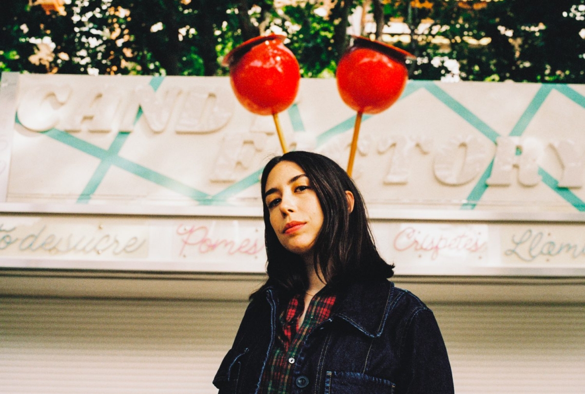 Alba G. Mora publica 'Cosita', el libro que ve el mundo a través de una vitrina