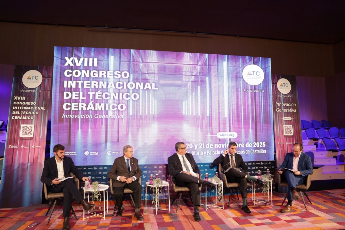 El azulejo eleva la crítica contra el plan 2040 de descarbonización: alerta de ruina, cierre o deslocalizaciones