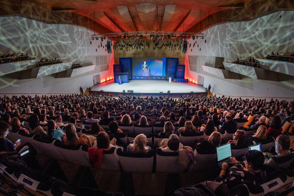 La Cámara celebra la 50 Noche de la Economía Alicantina y entrega la Medalla de Oro y Brillantes a Enrique Ballester Chofre
