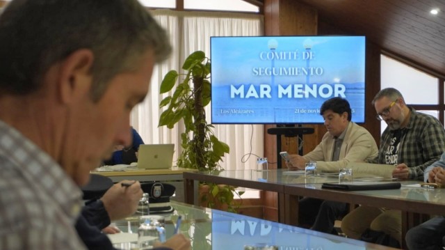 La reunión de Seguimiento del Mar Menor da pasos para regular la navegación en la laguna