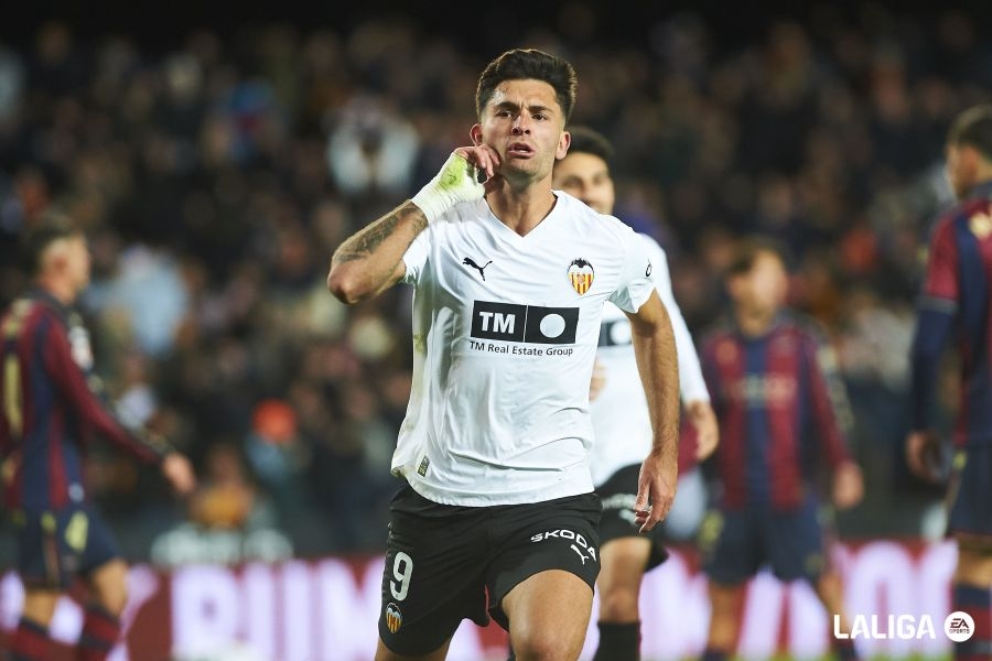 Las notas del Valencia CF 1-0 Levante UD: El ‘9’ del Valencia CF se llama Hugo Duro 