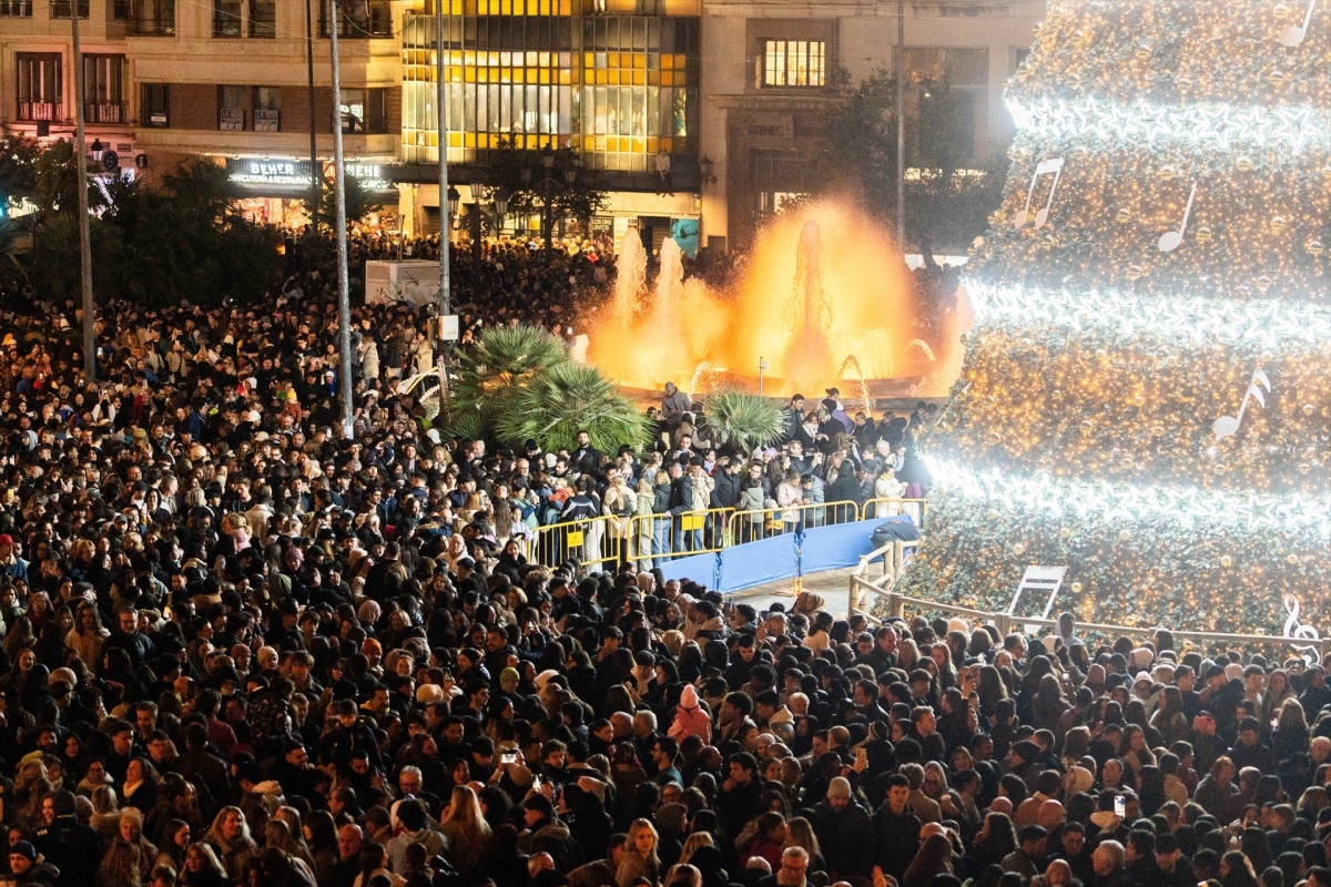 València adelanta el encendido de las luces de Navidad para apoyar al comercio local