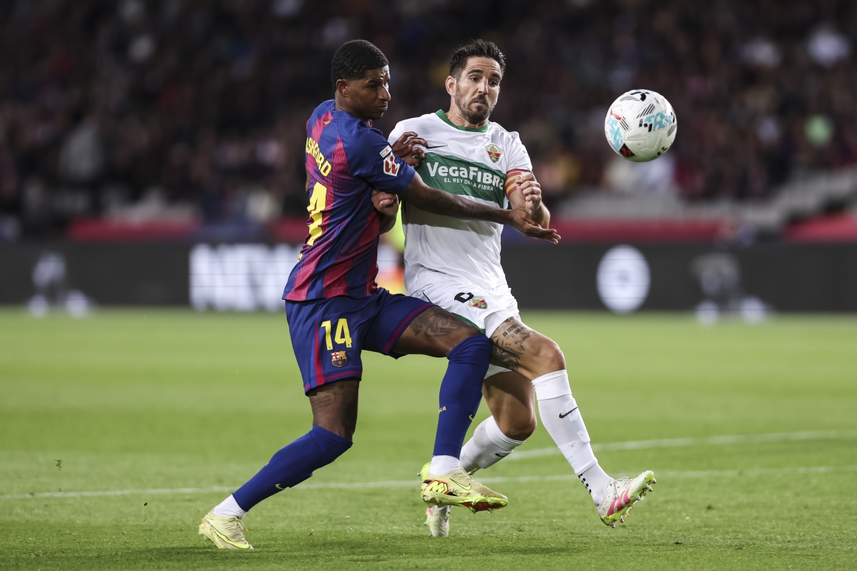 Pedro Bigas disputa un balón con Marcus Rashford - Foto: EP Pedro Bigas disputa un balón con Marcus Rashford