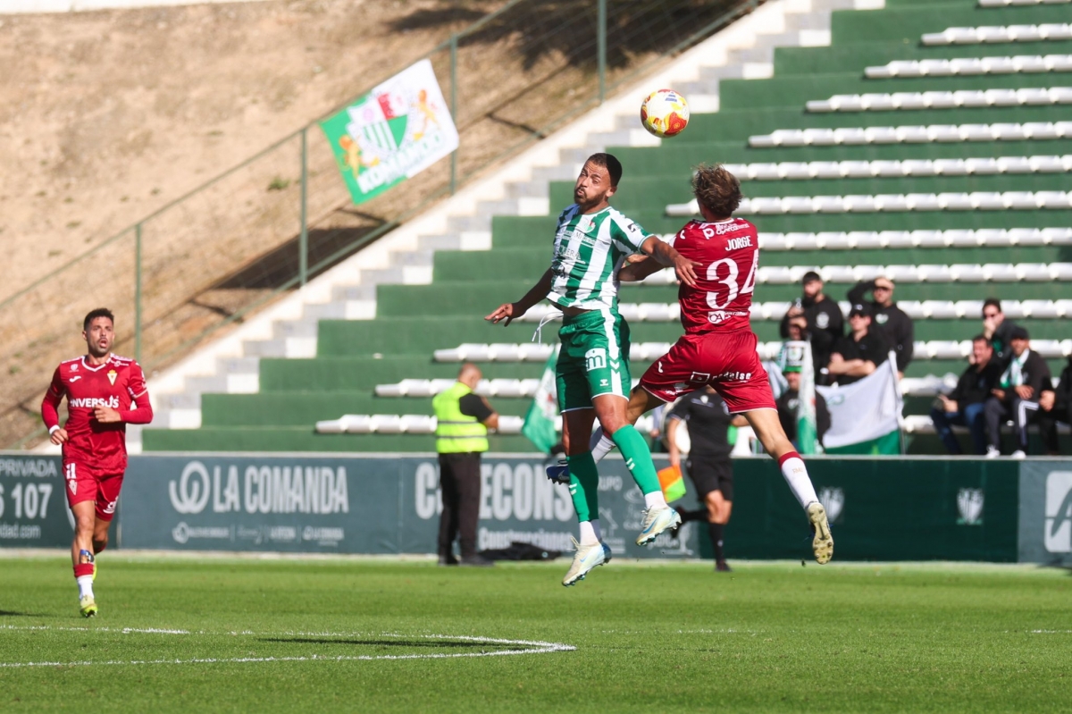 El Murcia de Colunga, con goles de Antonio David y Benito, gana en Antequera y evidencia su mejora