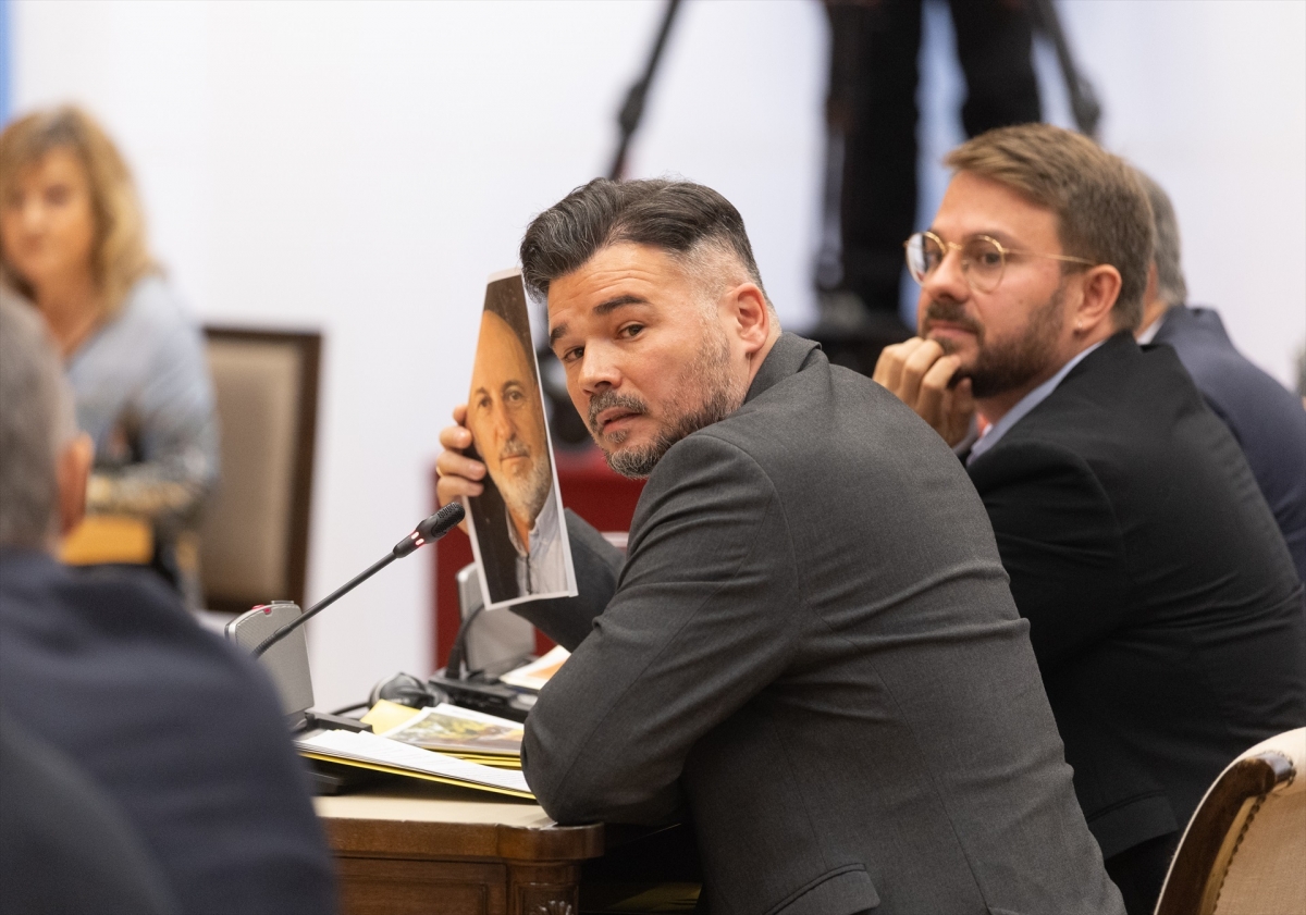 Gabriel Rufián, en la comisión de investigación. - Foto: EDUARDO PARRA/EP Gabriel Rufián, en la comisión de investigación.