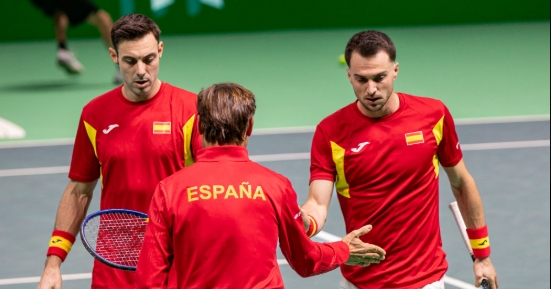 Granollers y Martínez mandan a España a la undécima final de Davis de su historia