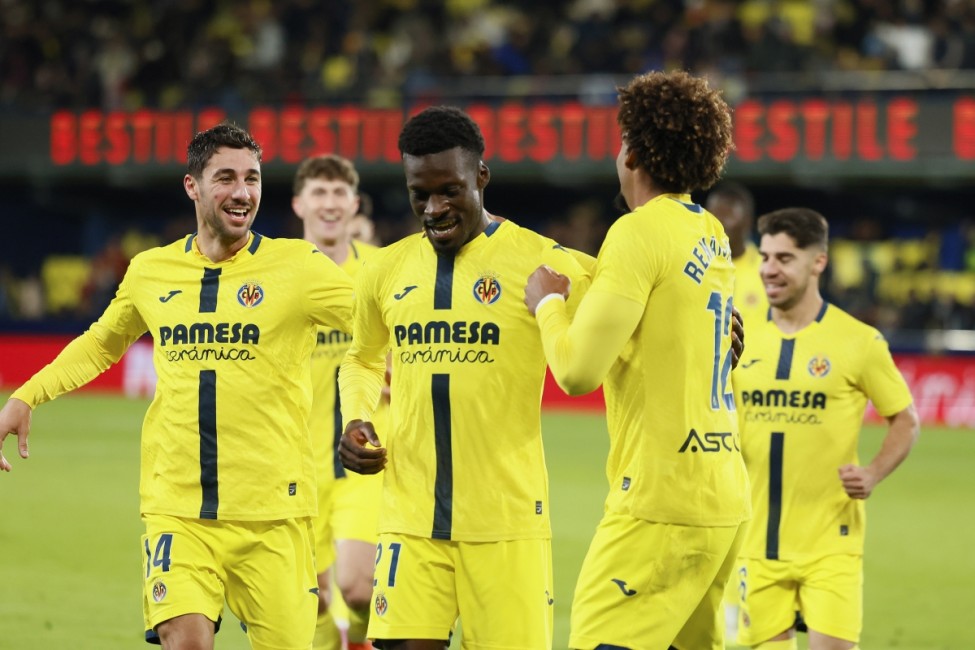 Tani y Renato celebrando el gol de la victoria, ante el Mallorca, en la Cerámica. - Foto: CARME RIPOLLÉS