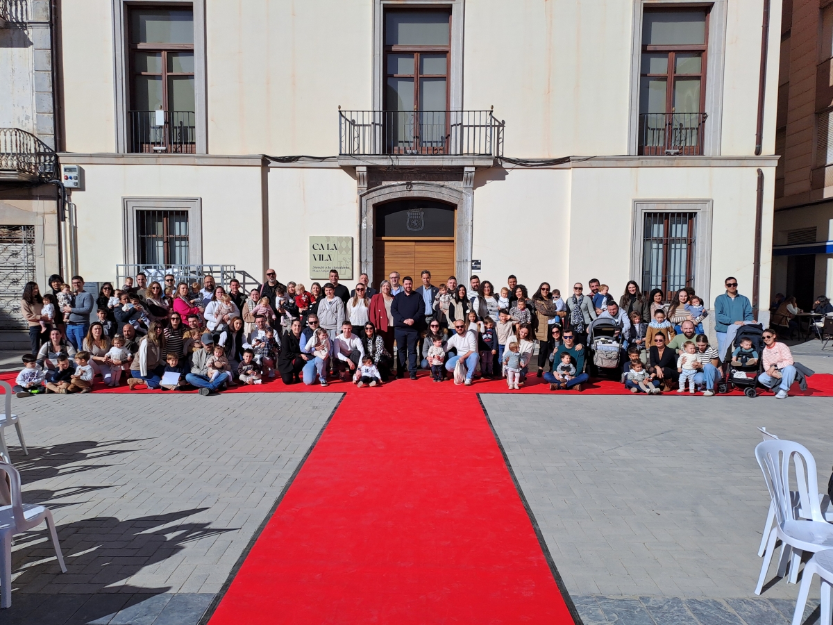 91 niños y niñas reciben un reconocimiento en el Dia de Benvinguda al Nuleret i Nulereta  
