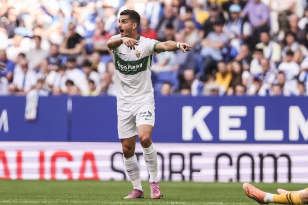 El futbolista del Elche CF André da Silva, protagonista involuntario de la Asamblea de Compromisarios del Real Madrid