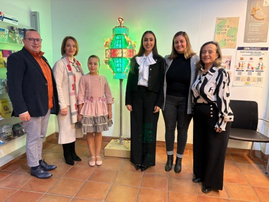 La oficina Tourist Info de la Casa Abadía de Castelló expone la Gaiata 15 ‘Sequiol’ como atractivo turístico